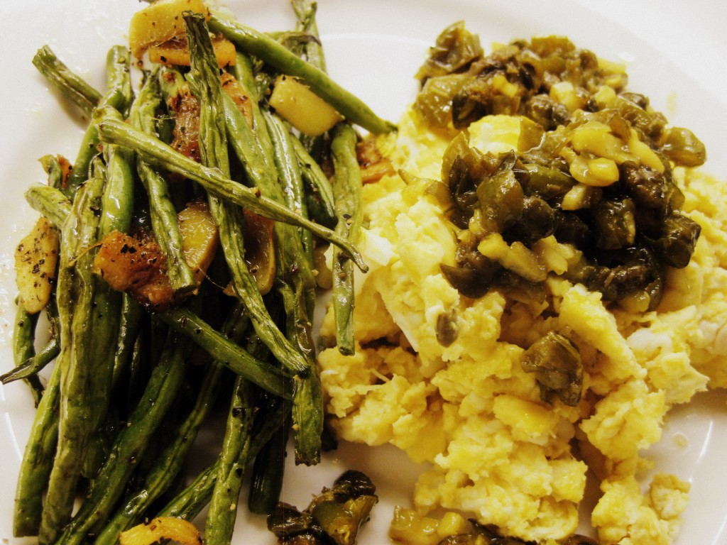 scrambled eggs and green beans with salsa